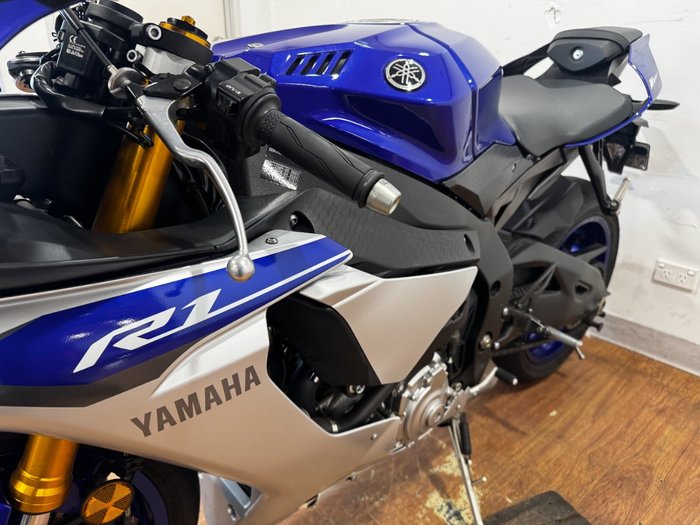 2015 Yamaha YZF-R1 BLUE