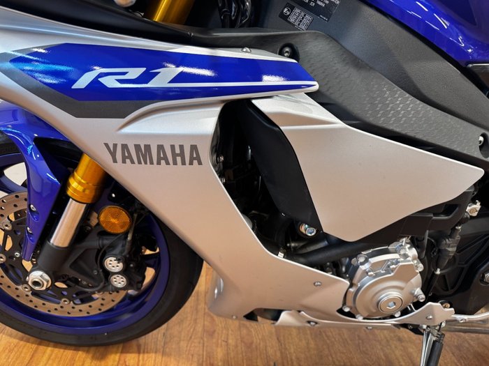 2015 Yamaha YZF-R1 BLUE