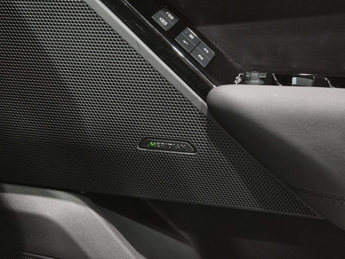 2025 Land Rover Range Rover Velar P250 Dynamic SE