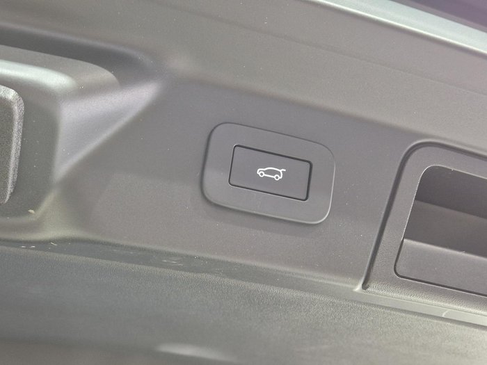 2025 Land Rover Range Rover Velar P250 Dynamic SE