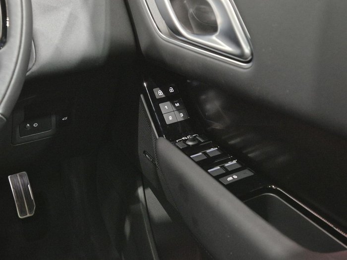 2025 Land Rover Range Rover Velar P250 Dynamic SE