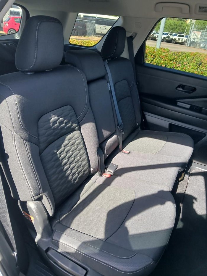 2024 Nissan Pathfinder ST-L