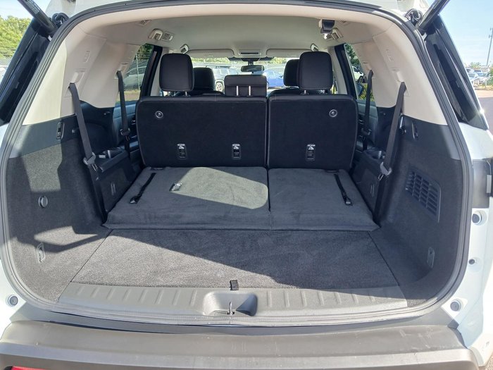 2024 Nissan Pathfinder ST-L