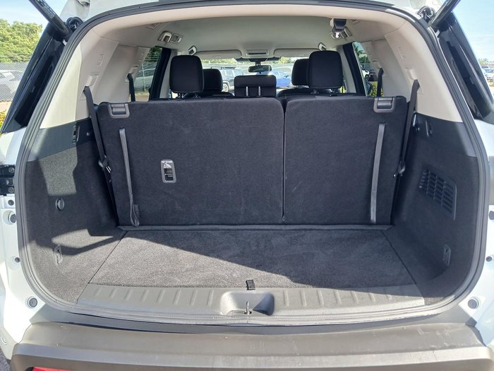 2024 Nissan Pathfinder ST-L