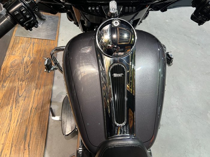 2015 HARLEY-DAVIDSON STREET GLIDE SPECIAL