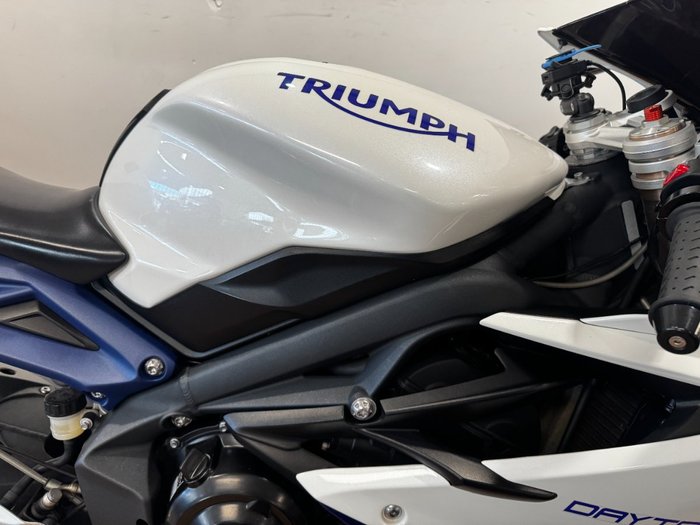 2015 Triumph DAYTONA 675 WHITE