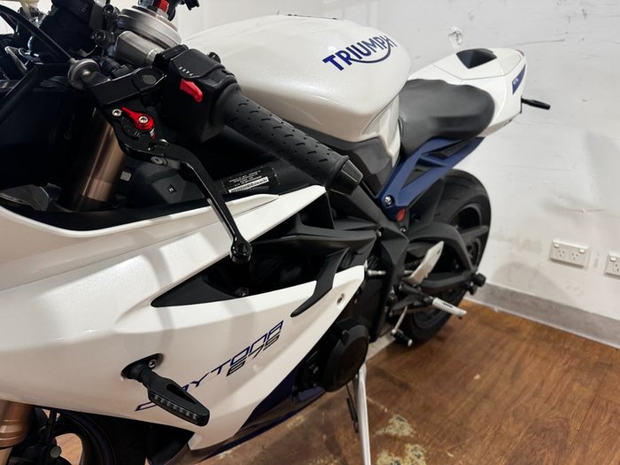 2015 Triumph DAYTONA 675 WHITE