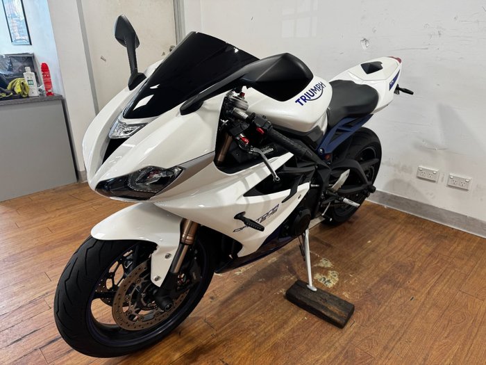 2015 Triumph DAYTONA 675 WHITE
