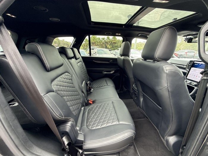2024 Ford Everest Platinum