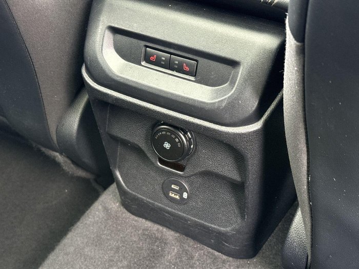 2024 Ford Everest Platinum