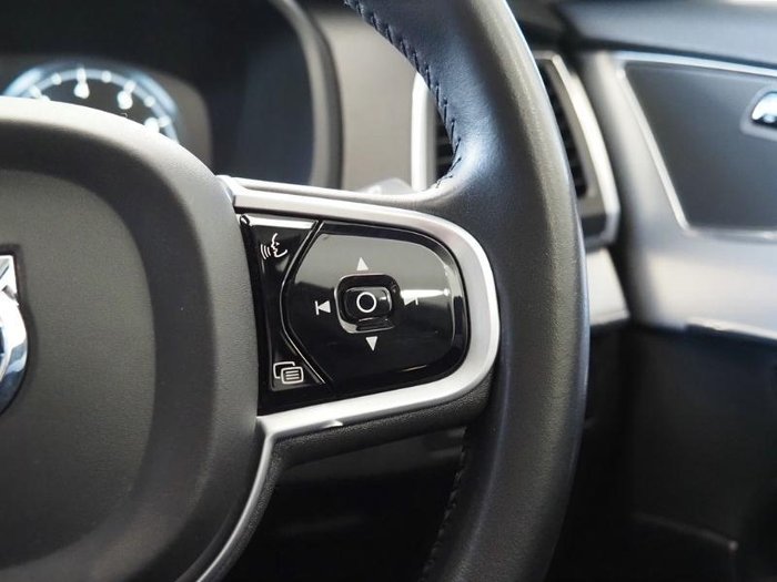 2019 Volvo XC90 T6 Momentum