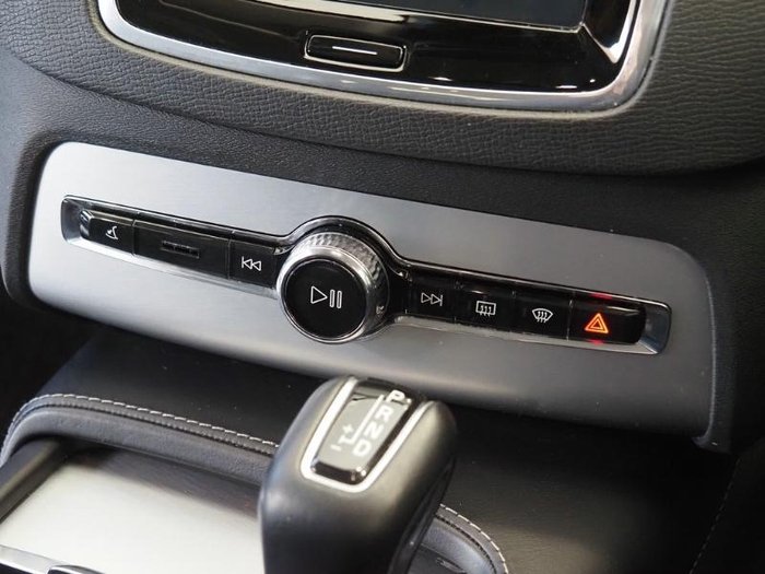 2019 Volvo XC90 T6 Momentum