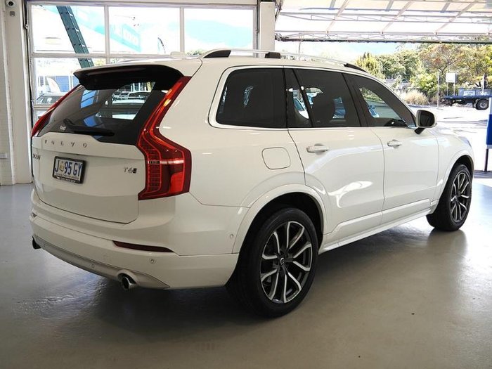 2019 Volvo XC90 T6 Momentum