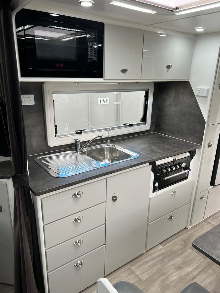 2020 Safari Caravans Legacy 22 Family Van