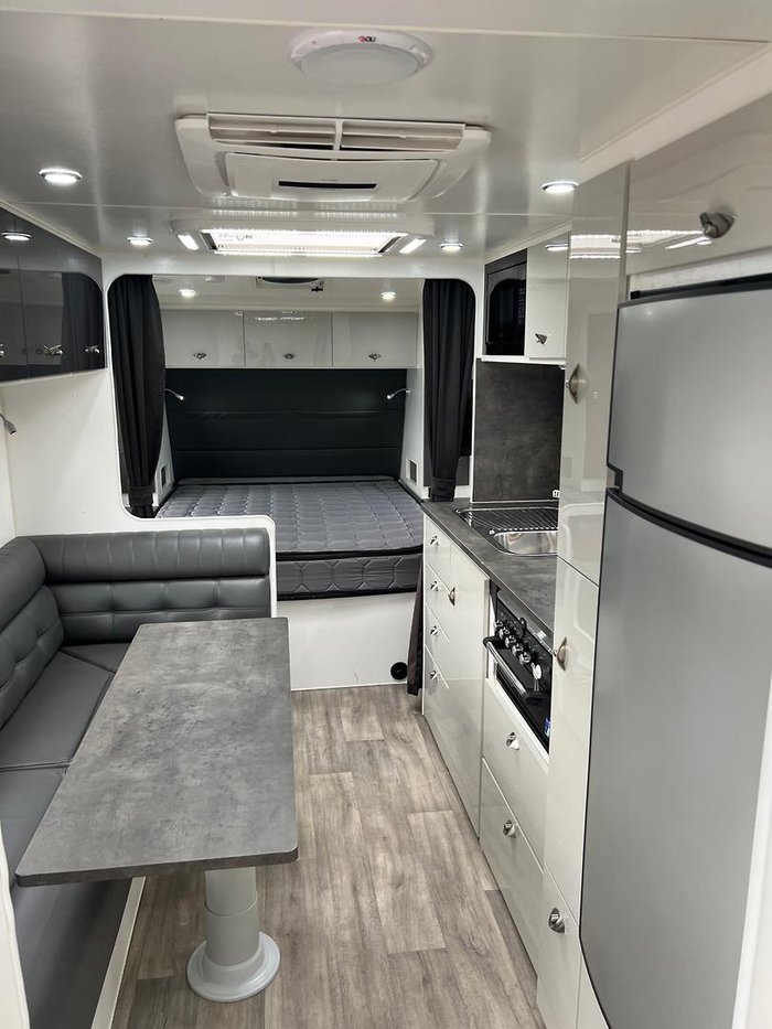 2020 Safari Caravans Legacy 22 Family Van