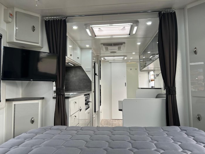 2020 Safari Caravans Legacy 22 Family Van