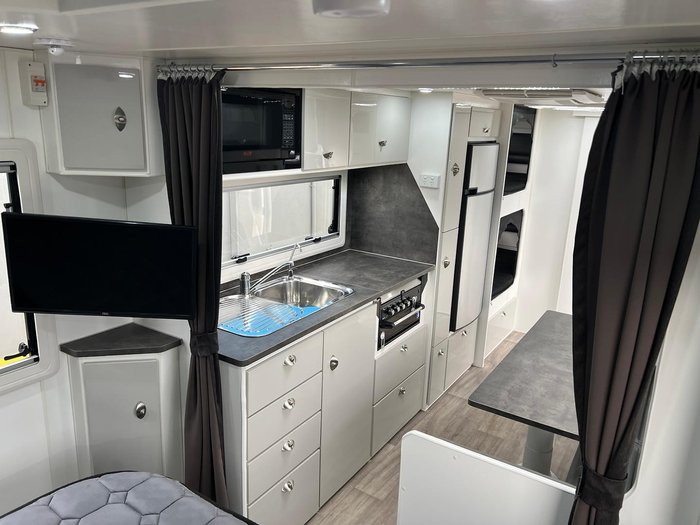 2020 Safari Caravans Legacy 22 Family Van