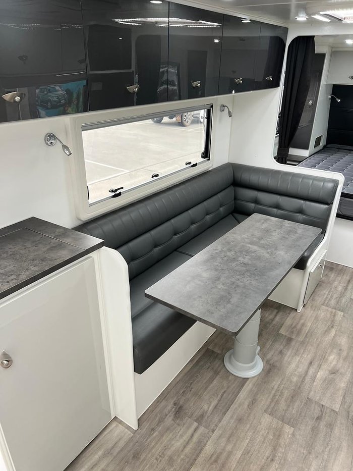 2020 Safari Caravans Legacy 22 Family Van