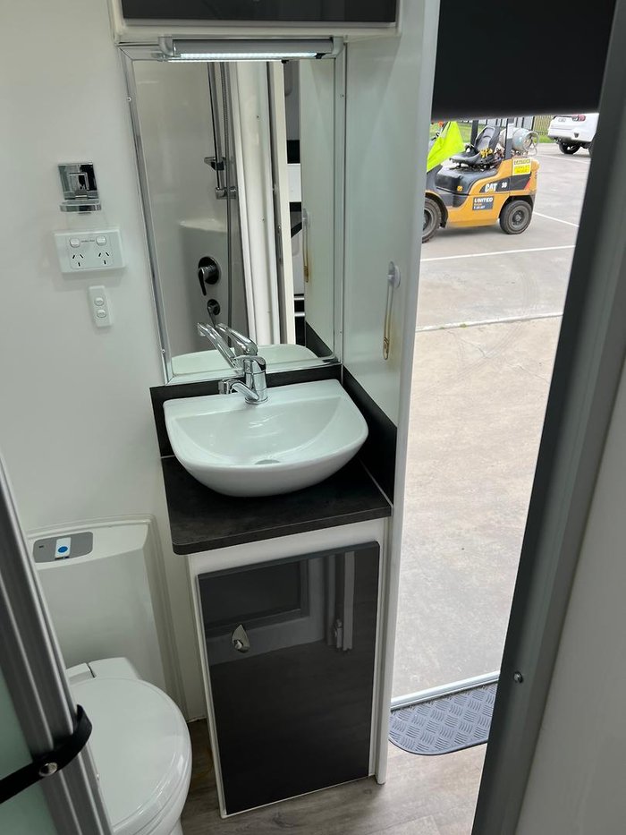 2020 Safari Caravans Legacy 22 Family Van