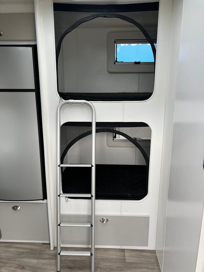 2020 Safari Caravans Legacy 22 Family Van
