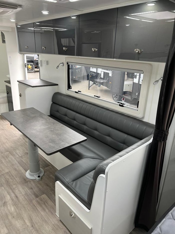 2020 Safari Caravans Legacy 22 Family Van