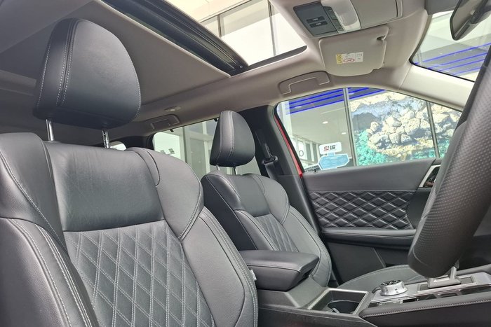 2023 Mitsubishi Outlander Exceed