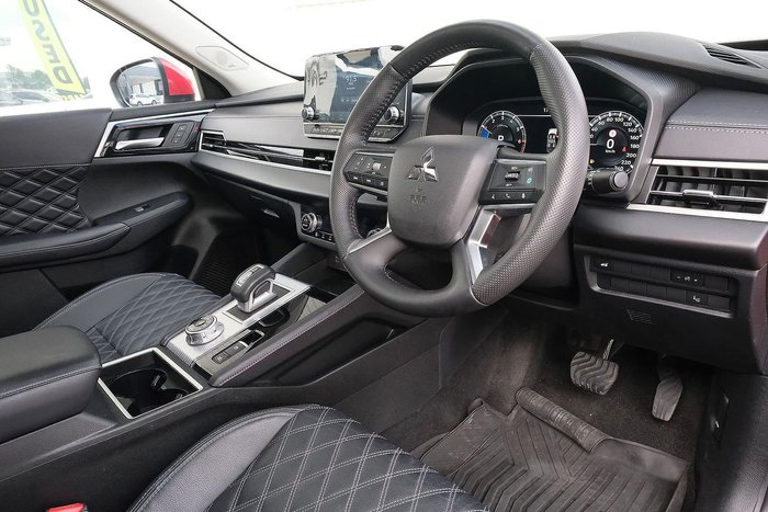 2023 Mitsubishi Outlander Exceed