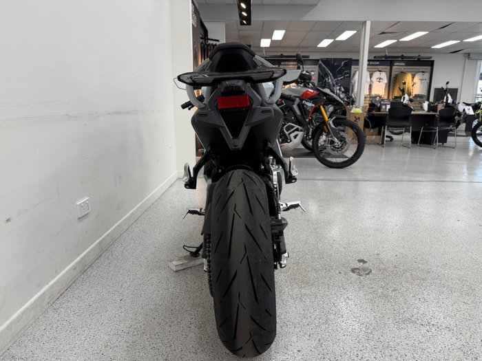 2025 CFMOTO 2025 CF Moto 675CC 675SR-R ABS Road Aerolite Grey