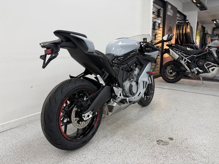 2025 CFMOTO 2025 CF Moto 675CC 675SR-R ABS Road Aerolite Grey