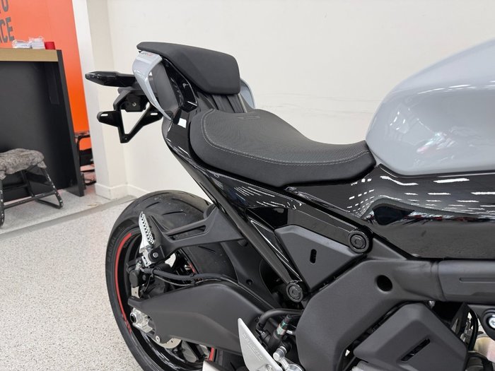 2025 CFMOTO 2025 CF Moto 675CC 675SR-R ABS Road Aerolite Grey