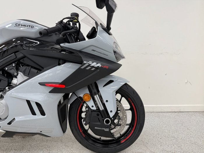 2025 CFMOTO 2025 CF Moto 675CC 675SR-R ABS Road Aerolite Grey