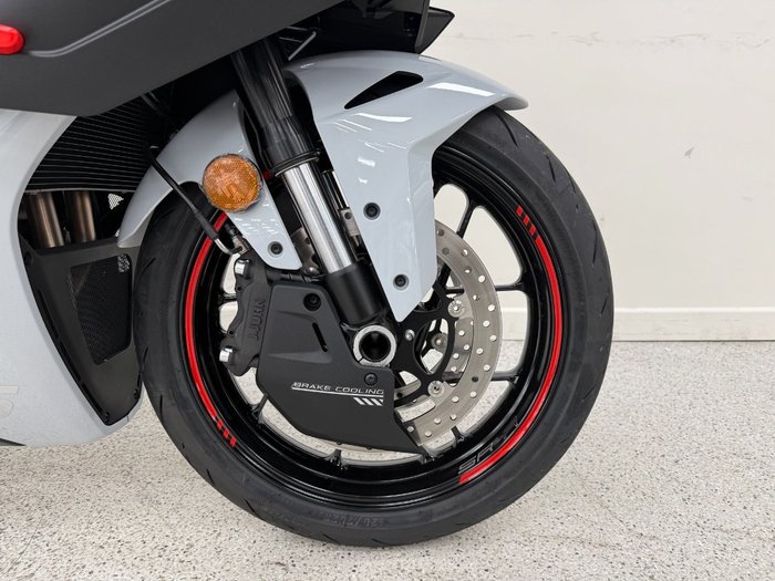 2025 CFMOTO 2025 CF Moto 675CC 675SR-R ABS Road Aerolite Grey