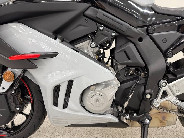 2025 CFMOTO 2025 CF Moto 675CC 675SR-R ABS Road Aerolite Grey