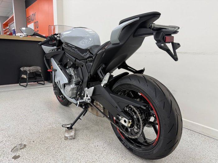 2025 CFMOTO 2025 CF Moto 675CC 675SR-R ABS Road Aerolite Grey