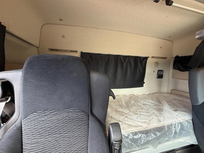 2021 Mercedes-Benz 2663