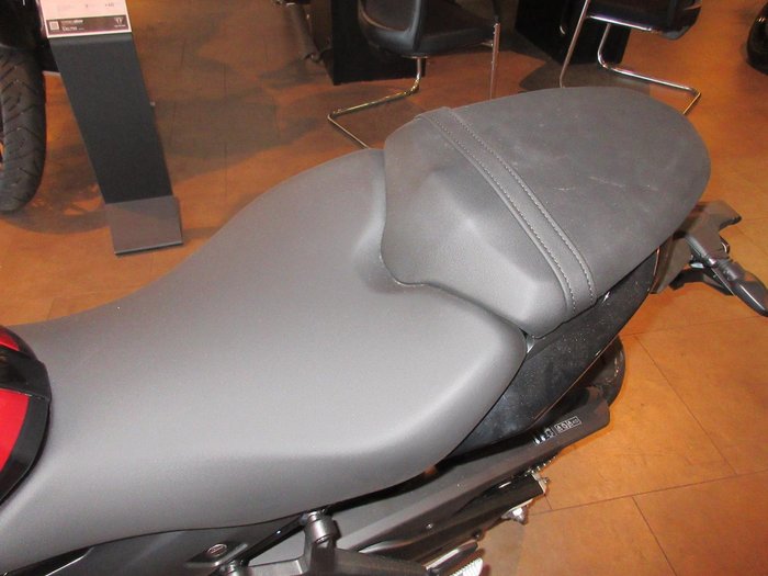 2025 Triumph Daytona 660 Daytona Red