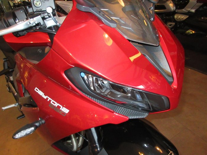 2025 Triumph Daytona 660 Daytona Red