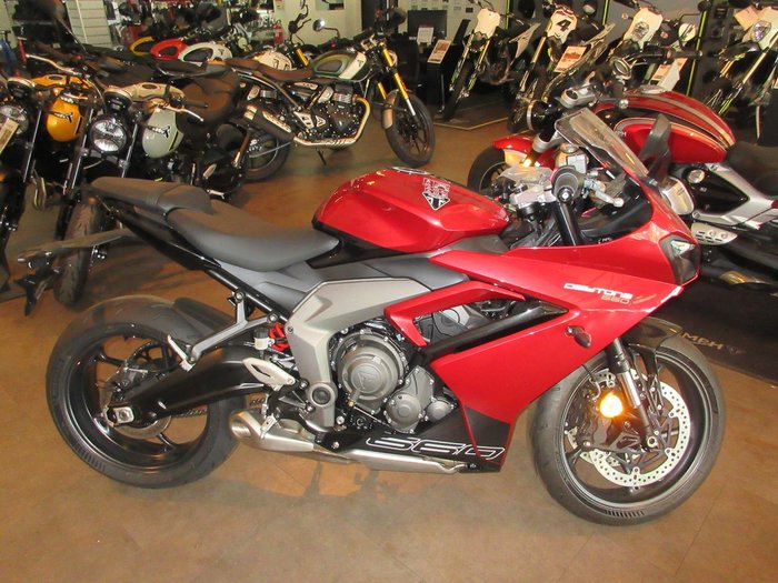 2025 Triumph Daytona 660 Daytona Red