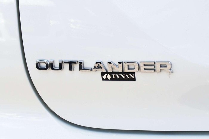 2024 Mitsubishi Outlander ES