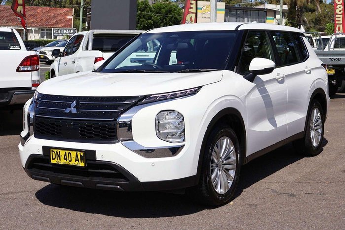 2024 Mitsubishi Outlander ES