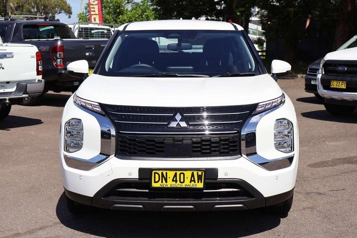 2024 Mitsubishi Outlander ES