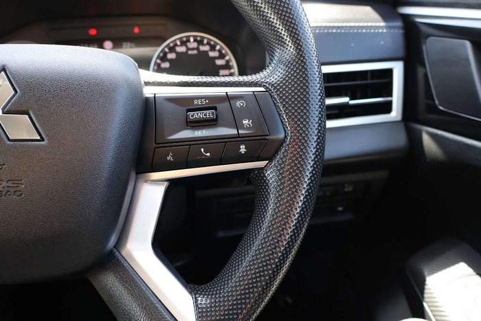 2024 Mitsubishi Outlander ES