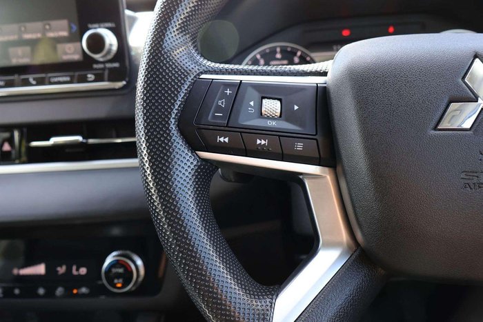 2024 Mitsubishi Outlander ES