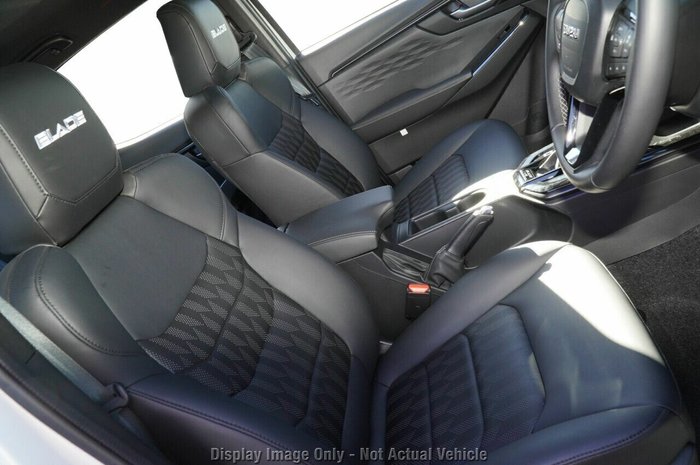 2025 Isuzu D-MAX BLADE