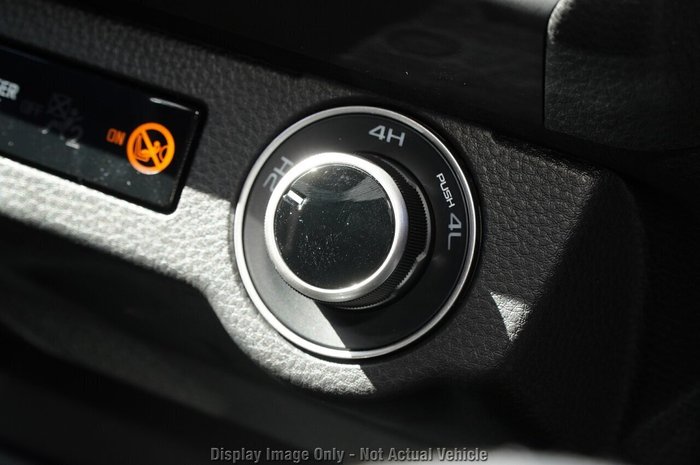 2025 Isuzu D-MAX BLADE