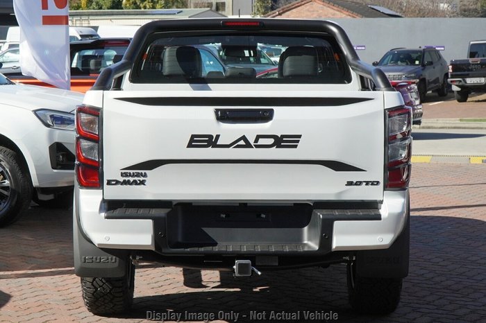 2025 Isuzu D-MAX BLADE