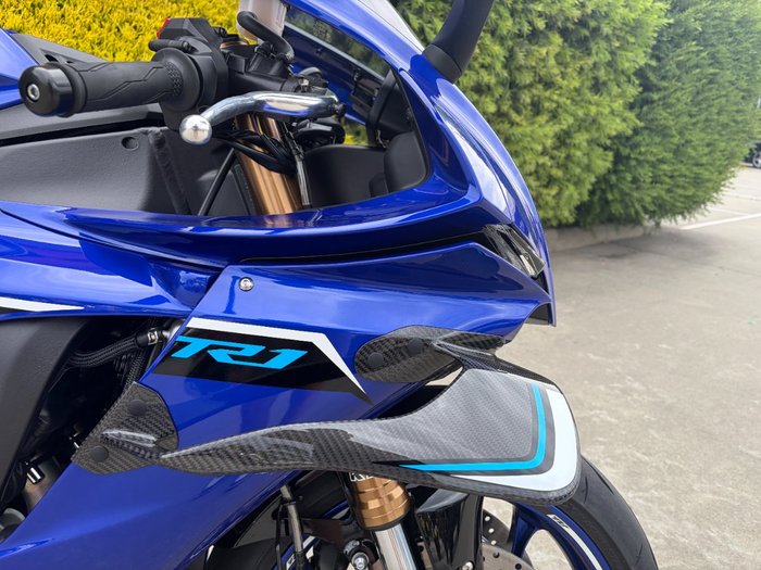 2025 Yamaha YZF-R1 Blue
