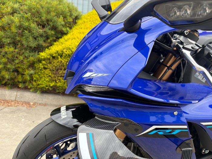 2025 Yamaha YZF-R1 Blue