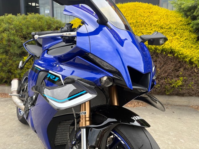 2025 Yamaha YZF-R1 Blue
