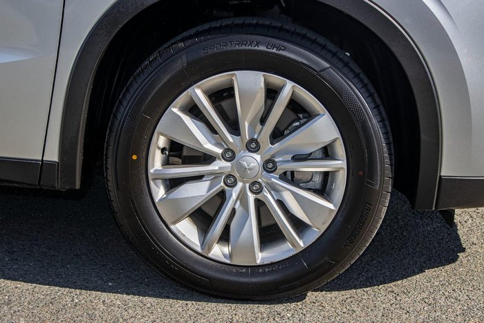 2025 Mitsubishi Outlander ES